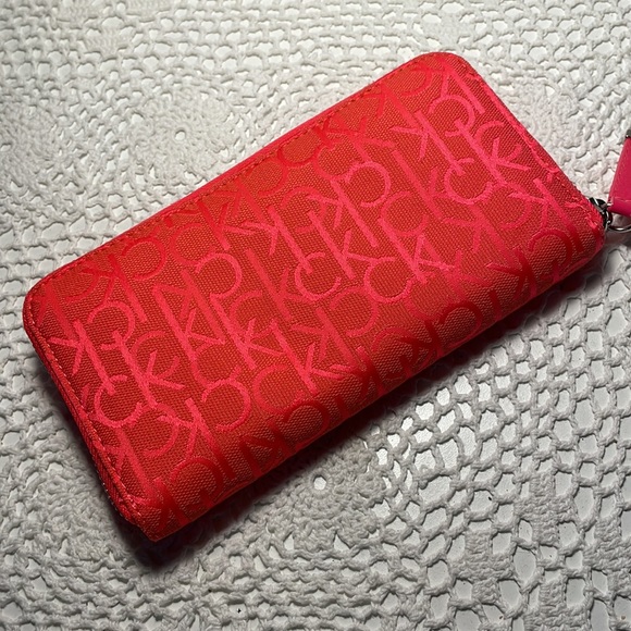 Calvin Klein florescent orange/pink wallet - Picture 3 of 6